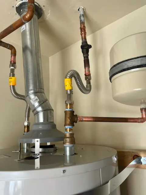 Water heater installation and plumbing repair in Maromas